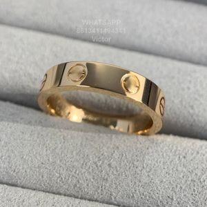 Ring Love Ring 3,6 mm V Gold plaqué 18k ne s'estompera jamais d'anneau étroit sans diamants de luxe Reproductions officielles Reproductions Couple d'anneaux