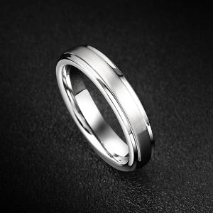 Rings 2023 Nieuwe ringen voor mannen 5 mm/8mm Zilverachtige mode Male klassiekers Wedding Engagement Sieraden, gravure, gratis verzending