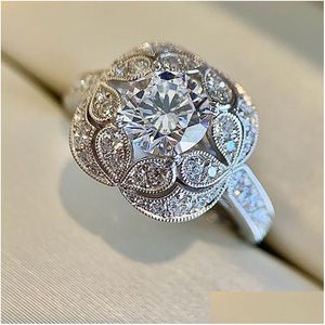 Rings 2024 Handgemaakte vintage sieraden 925 Sterling Sier Round Cut White Topaz CZ Diamond Gemstones Party Women Bridal Flower Ring voor M OTWLH