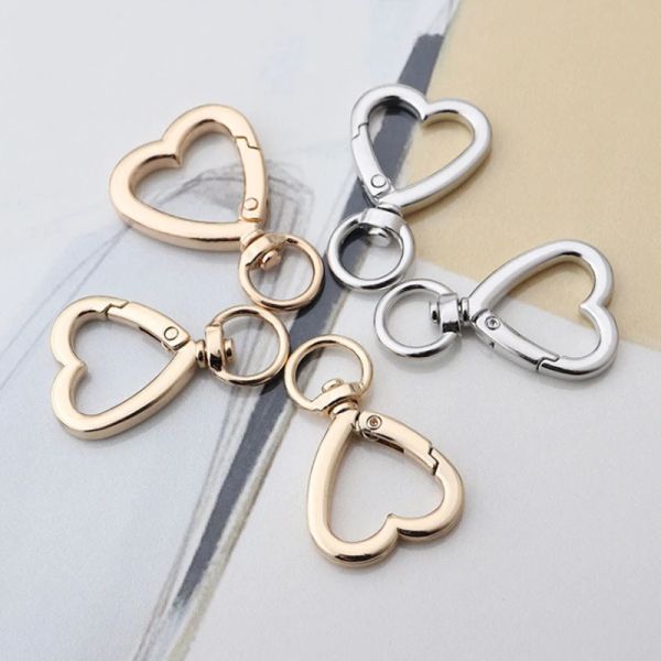 Anneaux 50pc Heart Spring Gate Anneaux Openible Keychain En cuir Sac Courteille de ceinture Chaîne de chien Boucles Snap Clôture Clif Clif de bricolage