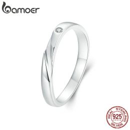 Anneaux Bamoer 925 Bague de bande scintillant simple en argent sterling, anneau empilable minimaliste pour les femmes avec de la zircone cubique claire