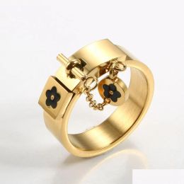 Rings Bandringen mode Lucky Flower Charm met kettingring Goud/Sliver Roestvrij staal Love Promise Finger For Women Men Men Sieraden Gift D