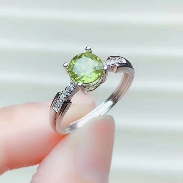 Anneaux Rings Colife Jewelry 925 Silver Peridot Ring pour engagement 6 mm VVS Grade Natural Peridot Silver Ring Fashion Silver Gemstone Ring