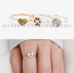 Anillos Joyería conmemorativa para mascotas personalizada Anillo con estampado de pata Redondo en forma de corazón Opcional Huella digital personalizada Regalo del día de San Valentín