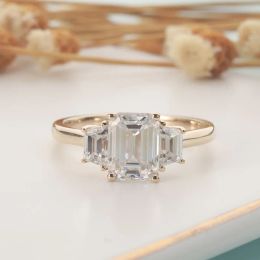 Anillos CxsJeremy Sólido 14K Centro de oro amarillo 2ct 6 * 8 mm Corte esmeralda Moissanite Side Baguette 3 Anillo de compromiso de piedra para mujeres Boda