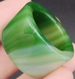 Anneaux intérieurs 23,00 mm certifié chinois naturel green agate agate sculpté manne