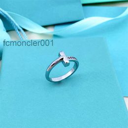 Anéis jóias t moda em forma de t diamante incrustado anel de aço de titânio feminino minoria design grau simples casal frio ggs2