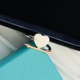 Anillos Diseñadores de lujo Anillo Anillo con etiqueta de corazón enamorado en plata de ley y anillo de oro rosa de 18 quilates para mujeres Compromiso de compromiso de nivel superior