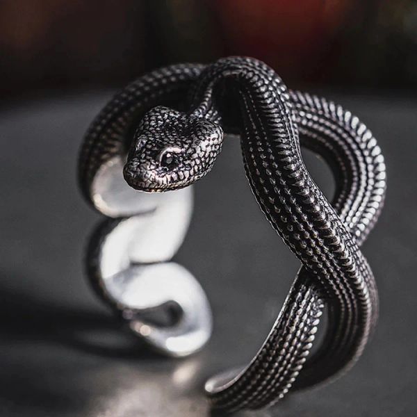 Anneaux S925 Rague en argent sterling à la main Fabriale à la main Retro Zodiac Snake Men's National Tide Punk Python Bijou d'enroulement Accessoires