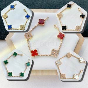 Bijoux de créateur Bracelet à charme classique à quatre feuilles Clover Elegant Mère de la naissance pour les femmes et les hommes Bracelet