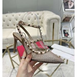 Rings Valentyno High 2024 Heel Shoes Pumps Designer Stud Vlogoo Nieuwe Tie Crystal Grid Rivet Hoge Heels Thin Summer Fashion Sandals vrouwen CW29