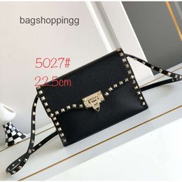 Rivet Bags Patroon Rots Top Small ValleneTeno Vo Schouder 2024 Laag Damesontwerpertas Single Sutd Crossbody Cowhide Purse Trendy Lychee Flip Ymdr