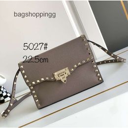 Rivet Bags Patroon Rots Top Vallenteno Vo Schouder 2024 Laag Designer Bag Single Sutd Crossbody Purse Trendy Lychee Flip Cowhide Dames Small Hkyd