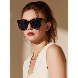 Rivet Detail Sunglasses Nuances Black UV Protection