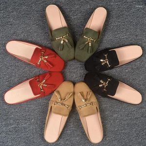 Klinknagel Flock Slippers 158 Schoenen Platte Big Size Slides Mode Vierkante Neus Muiltjes voor Dames 2024 Fringe Cover Stof Metaal Decorat 48998