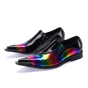Rivets Laser Men Party Chaussures formelles pointues chaussures de robe de mariée masculine plus taille Business Leather Shoe