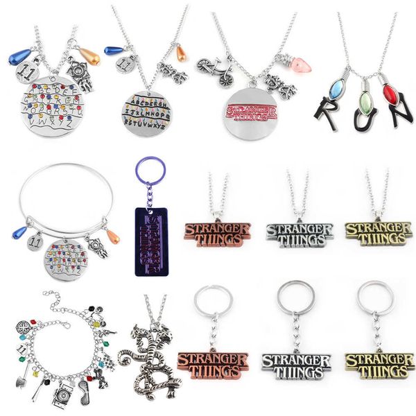 RJ 20 unids/lote Stranger Things alfabeto luz pared monstruo 11 letras serpiente colgante señora chica collares Wholes película joyería