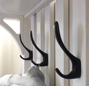 Robe Hooks SARIHOSY Wall Hook Matte Black Clothes Hooks Bathroom Towel Hook Coat Rack for Bathroom Kitchen Multifunctional Home Accessories 230331