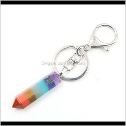 Rock Crystal Quartz Fashion Charm Pyramid 7 Chakra Keychains Ring Keyhouder Reiki Natural Stone Pendant voor autobag decoratie Keycha UT7HB