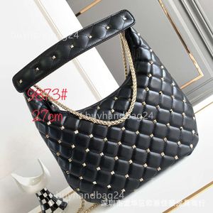 Rock onderarm High Tote Leather Valentyno Crossbody Schouderontwerper Stud Bag Handtassen 2024 Zakken Dames Rivet Vlogoo Sheepskin Nieuwe kwaliteitsketen A0JD