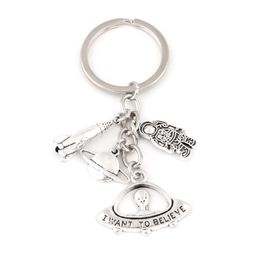 Fusée Vaisseau Spatial Alien UFO Porte-clés Planète Astronaute Pendentif Porte-clés Fit Ami Cadeau Jewelry237d