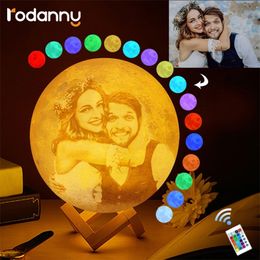 Rodanny 16 couleurs personnalisées Po Moon Lamp USB RECHARGable Touch Change Changement télécommande 3D Print Lumière de lune personnalisée pour les enfants épouse 220623