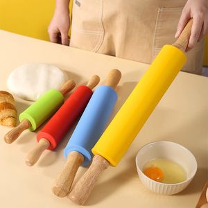 Rolling Pins Tableros de pastelería Pin de silicona agrandado Tambor giratorio Cocina Mango de madera maciza Presionando Herramienta para hornear 230919