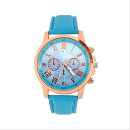Römische Zahl Zifferblatt Mode Frau Uhr Retro Genf Student Uhren Damen Quarz-Armbanduhr mit blauem Leder Band238I
