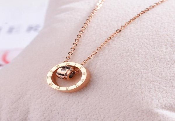 Numeral romano Anillo de doble círculo Diamante Diamante Doble Collar de acero de titanio Cadena de clavícula de oro rosa hembra con colgante de joyas 5786806