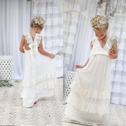 Romantique 2020 Nouvelle arrivée Boho robes de fille de fleur pour le mariage pas cher col en V en mousseline de soie dentelle à plusieurs niveaux formelle enfants robe de mariée personnalisée M2162