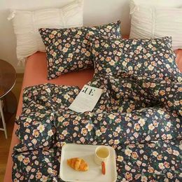 Ensemble de literie romantique Floral Ins Style housse de couette drap plat avec taies d'oreiller simple reine pleine taille garçons filles linge de lit coréen 240306