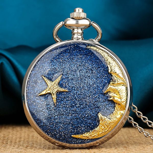 Romantic Blue Starry Sky Gold Moon Star Design Collier Men de la montre Men Femmes Quartz Silver Alloy Vintage Pendant Corloge de poche 240416