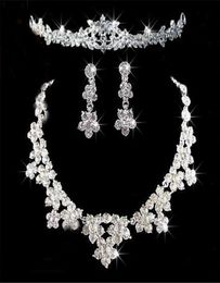 Cristal romantique trois pièces ensembles de bijoux fleurs ensemble de bijoux de mariée collier de mariée boucle d'oreille couronne diadèmes accessoire de fête de mariage2743353