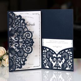 Kits de invitación de boda de bolsillo con corte láser brillante y flor de primavera azul marino oscuro romántico Invitaciones personalizables 216Y