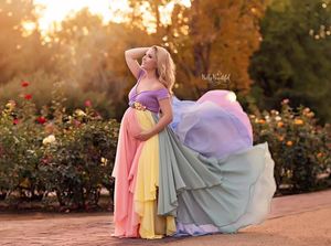 Maternidad romántica Vestidos de noche de gasa coloridos con hombros descubiertos Cuello en V Vestido de fiesta de talla grande para mujer embarazada Vestidos de fiesta de celebridades por encargo