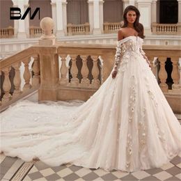 Romantique Off the épaule 3d Appliques florales Femmes Robe de mariée Manches à manches longues sur mesure Robe de mariée sur mesure de Mariee