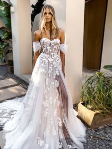 Romantisch van de schouder boho jurken 3d-florale appliques zijde gesplitste bruidsjurk pure korset lijfje zomerse trouwjurken