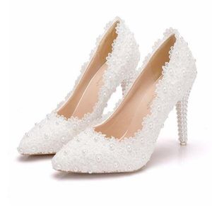 Perlas románticas Zapatos de boda de encaje blanco para novia 9 5 Zapatos de novia baratos Tacón de carrete Punta estrecha Vestido de noche de baile 210K