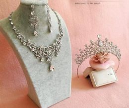 Romántico brillante con cuentas de diamantes de imitación nupcial Tiara collar pendiente conjuntos de joyas perlas accesorios de boda para fiesta de noche de boda 2613472