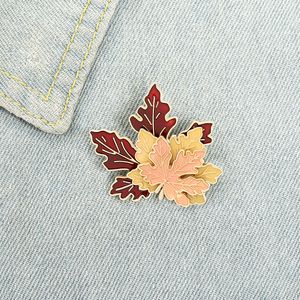 Broches en émail feuille d'érable pour femmes, simplicité romantique, couleurs classiques, haute qualité, bijoux pour femmes