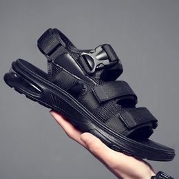 Diseño de cuero de roma moda hombres negros zapatos de verano sandalias de gladiador suave