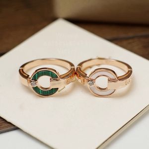 Anillo de diseñador de la serie Roma para mujer diamante Mejillón blanco Chapado en oro de 18 quilates Contador más alto Diseñador de marca de materiales avanzados Regalos premium con caja 043