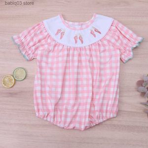 Rompers 0-3t Pasgeboren baby Baby Girl-kleren Roze geruite Rompers met cartoonschoenen Borduurwerk zomer één-stuks bodysuit 2023 Hot T230529