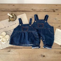 Rompers 2023 Automne Nouveau bébé Baby Bear Sautpuise Bénérand en bas-né en bassin Denim Jugsuit ennemi Boy Barrette fille Brosse robe soeur H240423