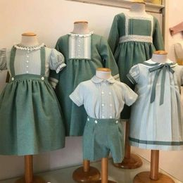 Rompers 2023 Spaanse babykleding Kinderen Brother Sister Matching Outfit Boys 2pcs Set Little Girl Dress Girls Green Rok Pak 230417