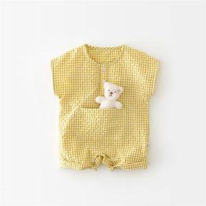 Mamelucos 2023 Verano Bebé Pequeño Oso Mameluco Niñas Sin mangas Rejilla Amarilla Body Niños Algodón Beige Puntos Mono Ropa para niños 0 2Y 230422