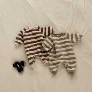 Rompers 2023 Winter nieuwe baby casual gestreepte romper plus fluweel dikke pasgeboren peuter warme jumpsuit baby boy girl fleece kleren 0-24m h240508