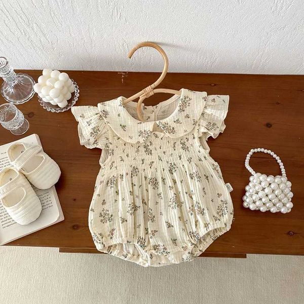 Rompers 2024 Vêtements de bébé d'été Peter Pan Collar Baby Girls Floral Bodys Infant Flying Sleeve One Piece 0-2y H240425