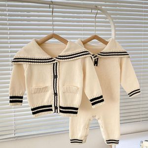 Rompers herfst baby romper katoen gebreide playsuit born born jongens meisjes jumpsuit mode turn down kraag kraag kinderen kleding lange mouw 230811