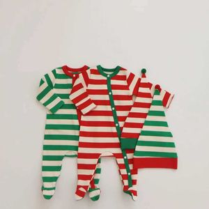 Rompers Autumn New Christmas Baby Clothes Romper for Boys and Girls Style Style Stripted New-Born avec Caps H240425